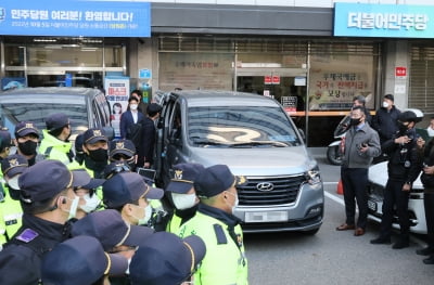 민주 "파일 4개 가져갔다"…檢, 김용 사무실 압수수색 [종합]