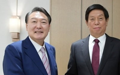 尹, 3연임 시진핑에 축전 "한중관계 발전과 소통·협력 기대"