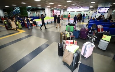 양양공항 입국 베트남인 100여명, 무더기 '연락두절'…무슨 일?