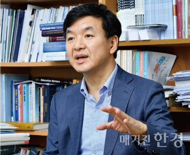 [big story] 김진일 교수 “대외 공조 균열 심화…경기 침체 가능성 높다”