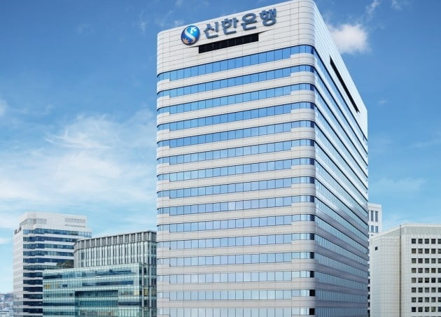 신한은행, 은행권 최초 AI 환율 예측 모형 개발