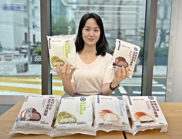 BGF리테일이 운영하는 CU는 연세우유 크림빵 시리즈를 선보여 출시 8개월 만에 누적 판매량 1500만개를 판매한 바 있다.  사진=BGF리테일