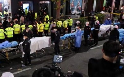 외신 "세월호 이후 한국 최대 비극"…'이태원 참사' 긴급 타전