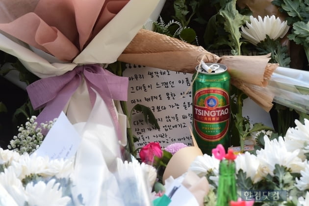 '이태원 참사로 꽃같은 나이에 떠난 그대들을 추모하며' [스토리컷]