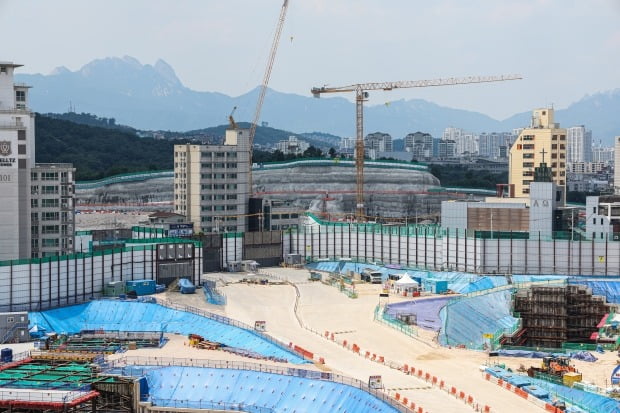 서울 동대문구 일대에서 진행되고 있는 재개발지구 공사현장 전경. 사진=연합뉴스