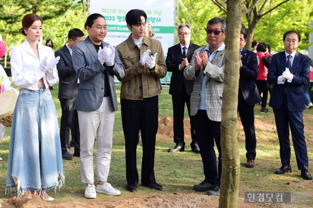 [포토] '영화의 숲' 조성 행사 참석한 김규리-권율-김한민 감독