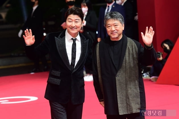 [포토] 송강호-고레에다 히로카즈 감독, '두 남자의 멋진 미소' (27th BIFF)