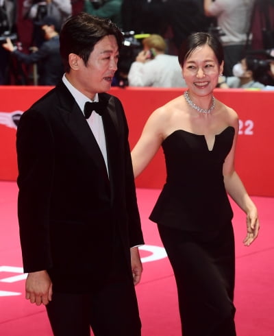 [포토] 진경, '긴장한 허성태 모습에 웃음 빵~' (27th BIFF)