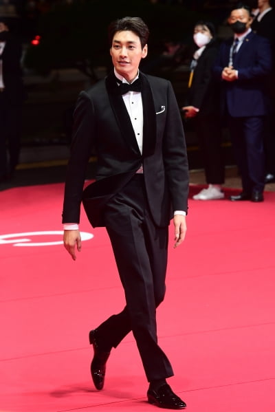 [포토] 김영광, '우월한 슈트핏에 시선강탈' (27th BIFF)