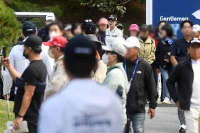 [포토] 박성현, '구름 인파 몰고다니는 인기'(하이트진로 챔피언십)