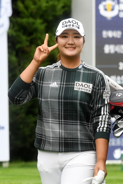 [포토] 유해란, '시작이 좋아요~'(하이트진로 챔피언십)