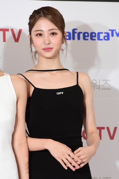 [포토] 르세라핌 허윤진, '깨물어주고 싶은 깜찍함~' (2022 더팩트뮤직어워즈)