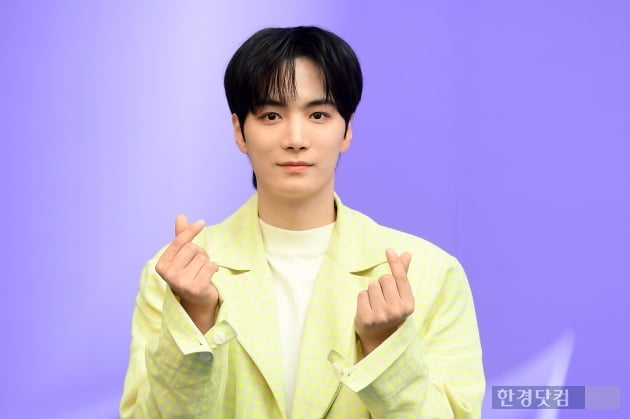 [포토] 김종현, '멋진 모습으로 하트 발사' (2023 S/S 서울패션위크)