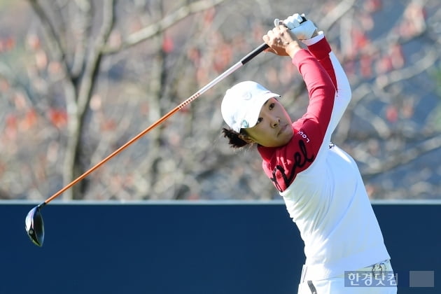 [포토] 강혜지, '힘차게 날려 보낸다'