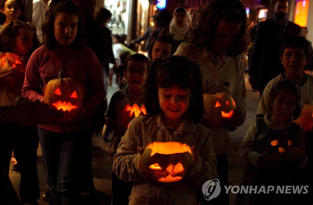 [이태원 참사] 美 일부학교, '핼러윈 간소화' 추세…찬반 논쟁 진행중