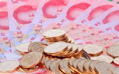 중국, 국유은행 동원해 외환시장 개입…달러 대량 매도