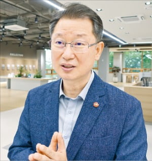 김양주 관장 "역사·추억 깃든 남산도서관, 남산의 랜드마크로 만들겠다"