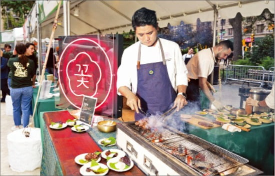 한국식 바비큐로 미쉐린을 받은 레스토랑 ‘꽃’의 부스. 