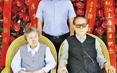 '장쩌민파 숙청' 시진핑, 장쩌민에 생일축하 화환