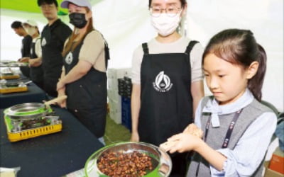 "국산 원두도 있네" "합스부르크王家 포토존 인상적"