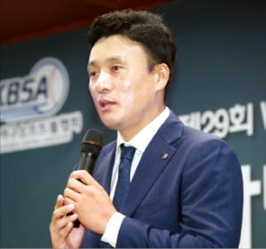 '국민타자' 이승엽, 두산 베어스 감독으로 야구인생 2막