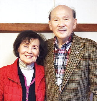 임용근 전 상원의원(오른쪽)과 부인 박영희 시인. 