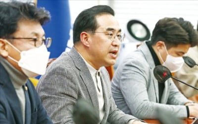 "올 것이 왔다"…김용 구속·유동규 변심에 궁지 몰린 민주당