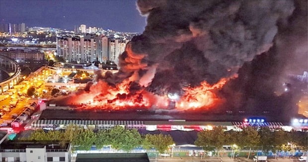 [포토] 대구 매천동 농수산물도매시장서 큰불 