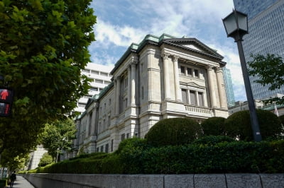 일본은행은 언제까지 일본 경제의 ‘방파제’일까 [글로벌 현장]