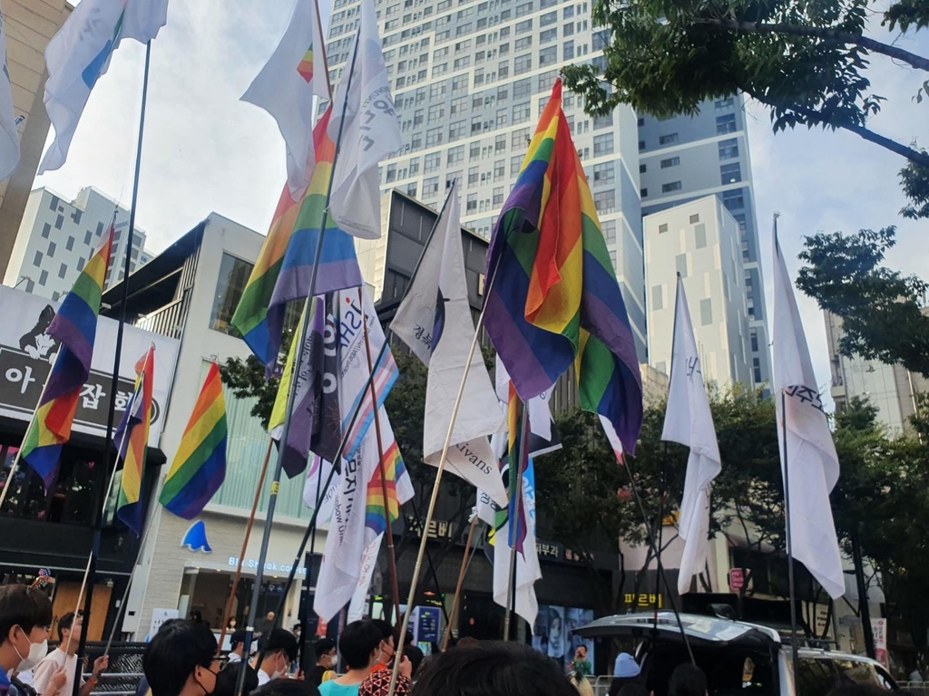 대구 도심서 성 소수자 축제 열려…한쪽에선 반대 집회