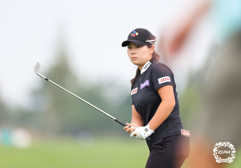 Kim Su-ji vence o KLPGA Tour Hana Financial Championship... o troféu por duas semanas seguidas