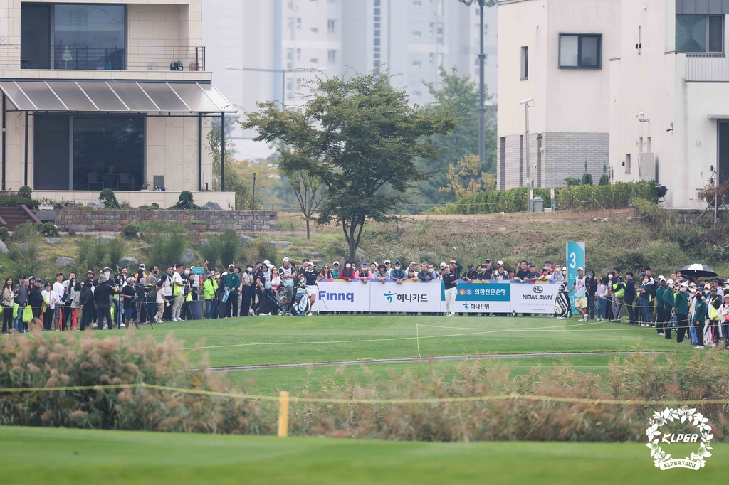 KLPGA 하나금융 챔피언십 최종 라운드에 2만여 갤러리 운집