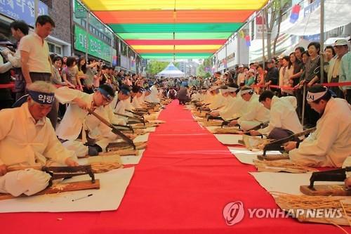 대구약령시축제 3년만에 현장 개최…"MZ세대 즐길거리 많아요"