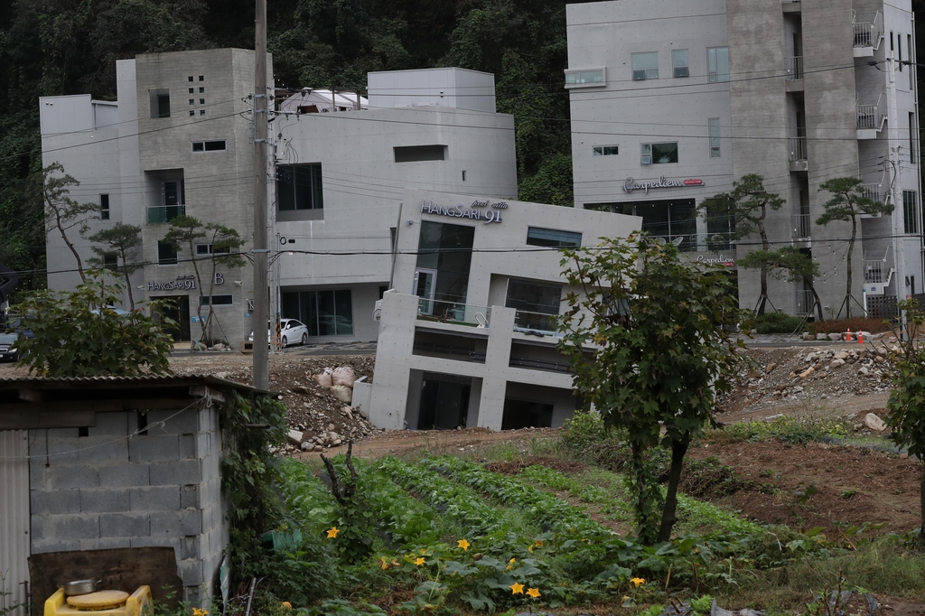 [르포] 태풍 힌남노 한달…응급복구에도, 포항 곳곳 여전한 상처