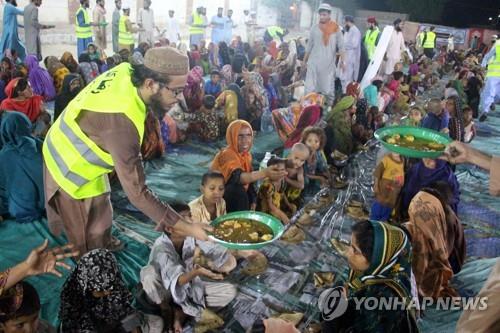 국제기구, 파키스탄 물난리 지원에 속도…ADB, 25억달러 제공