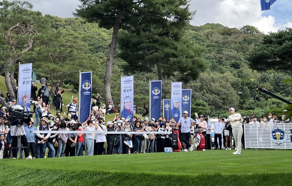 '박성현 보자'…KLPGA 대회장에 2천여명 구름 관중