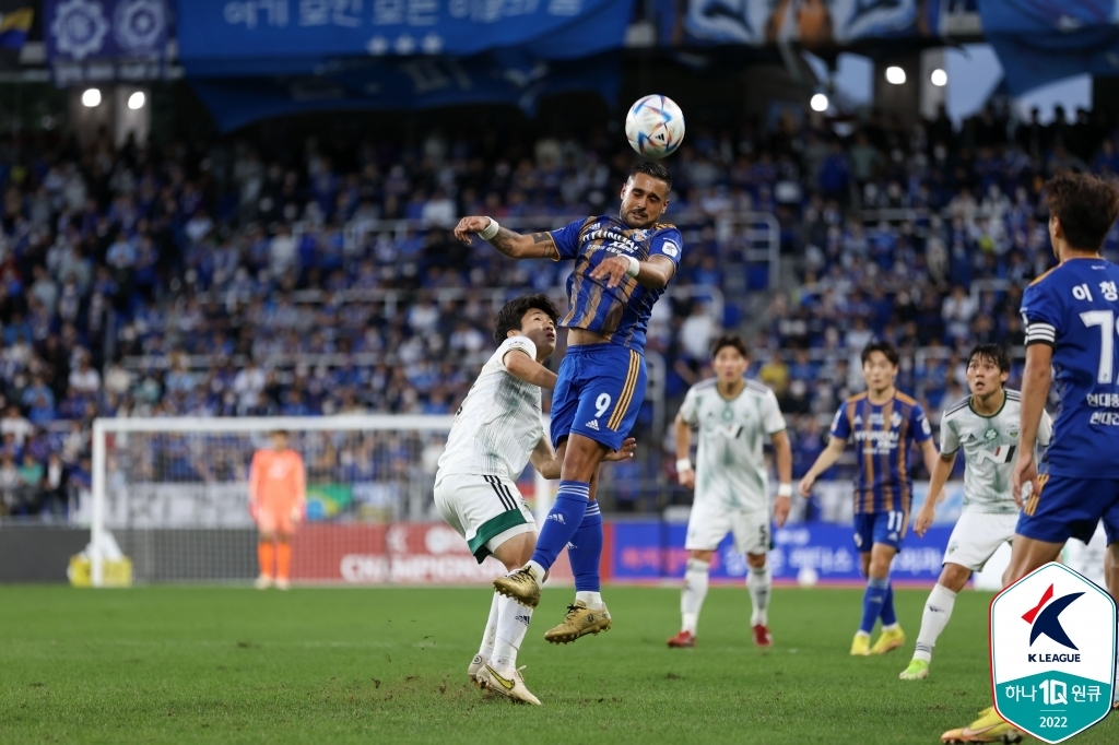 울산, 17년 만의 K리그 우승 왕도 올랐다…전북에 2-1 역전승(종합)