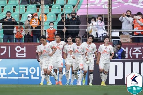 Ulsan wins the first K-League championship in 17 years...  2-1 victory over Jeonbuk (2 overall)