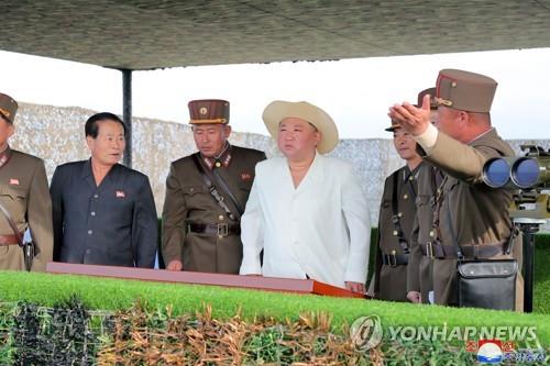 북, '전술핵부대 훈련' 南에 핵위협 노골화…김정은 모두 지도