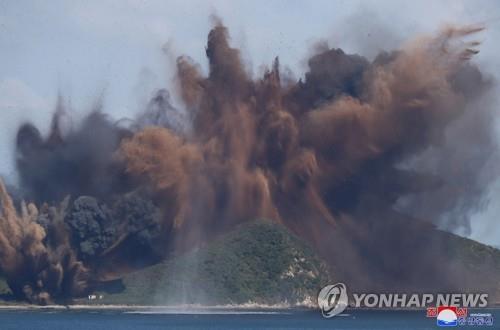 북, '전술핵부대 훈련' 南에 핵위협 노골화…김정은 모두 지도