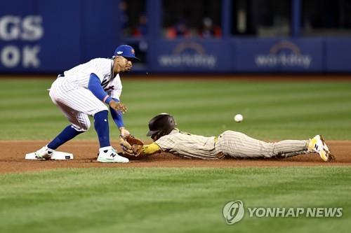 김하성, 3볼넷 3득점 1도루 '펄펄'…샌디에이고, NLDS 진출