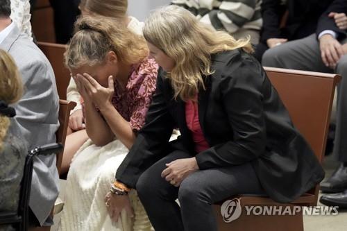 17명 살해 美 고교 총격범 사형 면해…배심원단 "종신형 권고"