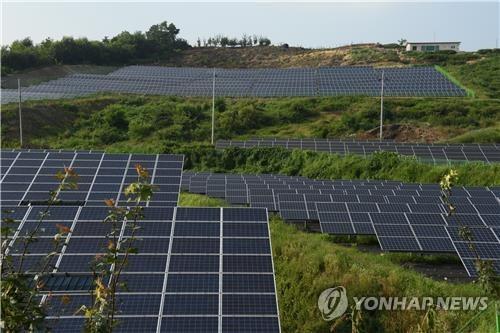 "산지 태양광 허가 4건 중 1건이 안전 경사도 초과"