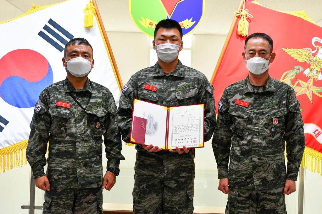 "'살려주세요' 소리에 몸이 반응"…물빠진 시민구한 해병대 중사