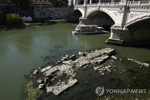 美 강바닥서 19세기 연락선…가뭄에 또 뜻밖의 발견