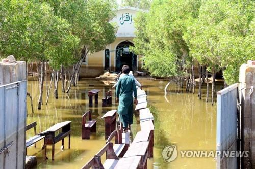 파키스탄 '물난리'에 수백만 학생도 발동동…학교 2만4천곳 피해