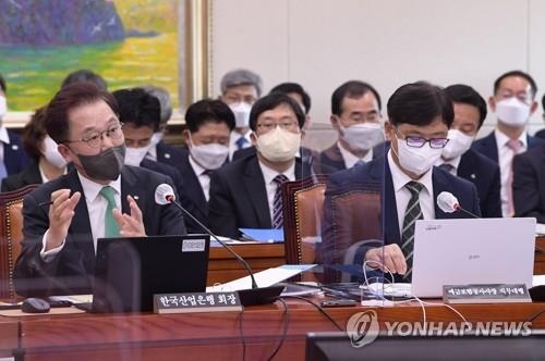 산은 회장 "채안펀드 1조6천억원 조속 투입…자금경색 대응"(종합)