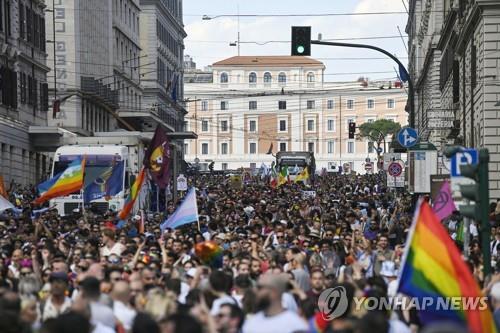 '기독교도 엄마' 자처 극우총리에 떨고있는 이탈리아 성소수자들