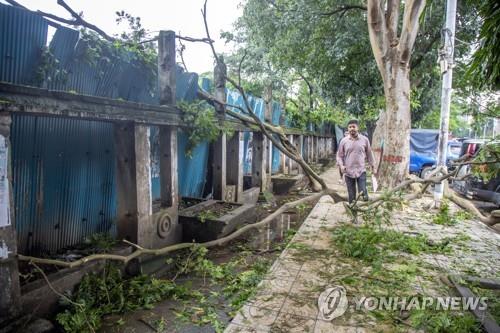 방글라 강타 사이클론 사망 24명으로 늘어…"가옥 1만여채 피해"