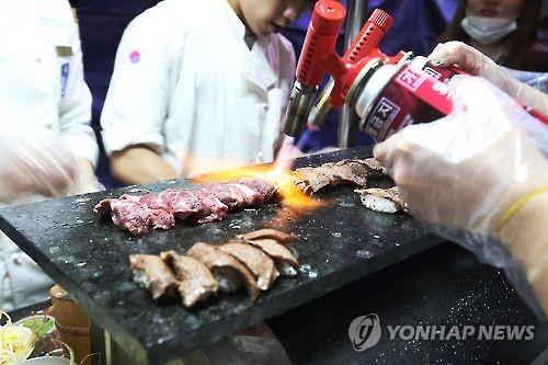 '이색적이고 맛있는 음식 가득' 전주 남부시장 야시장 재개장